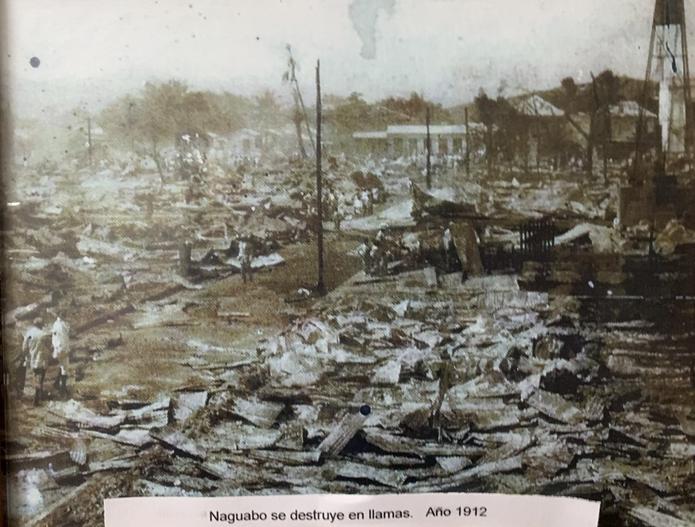 Foto histórica de la plaza de Naguabo. En 1912 un fuego consumió el lugar. Se dice fue provocado por una explosión.
