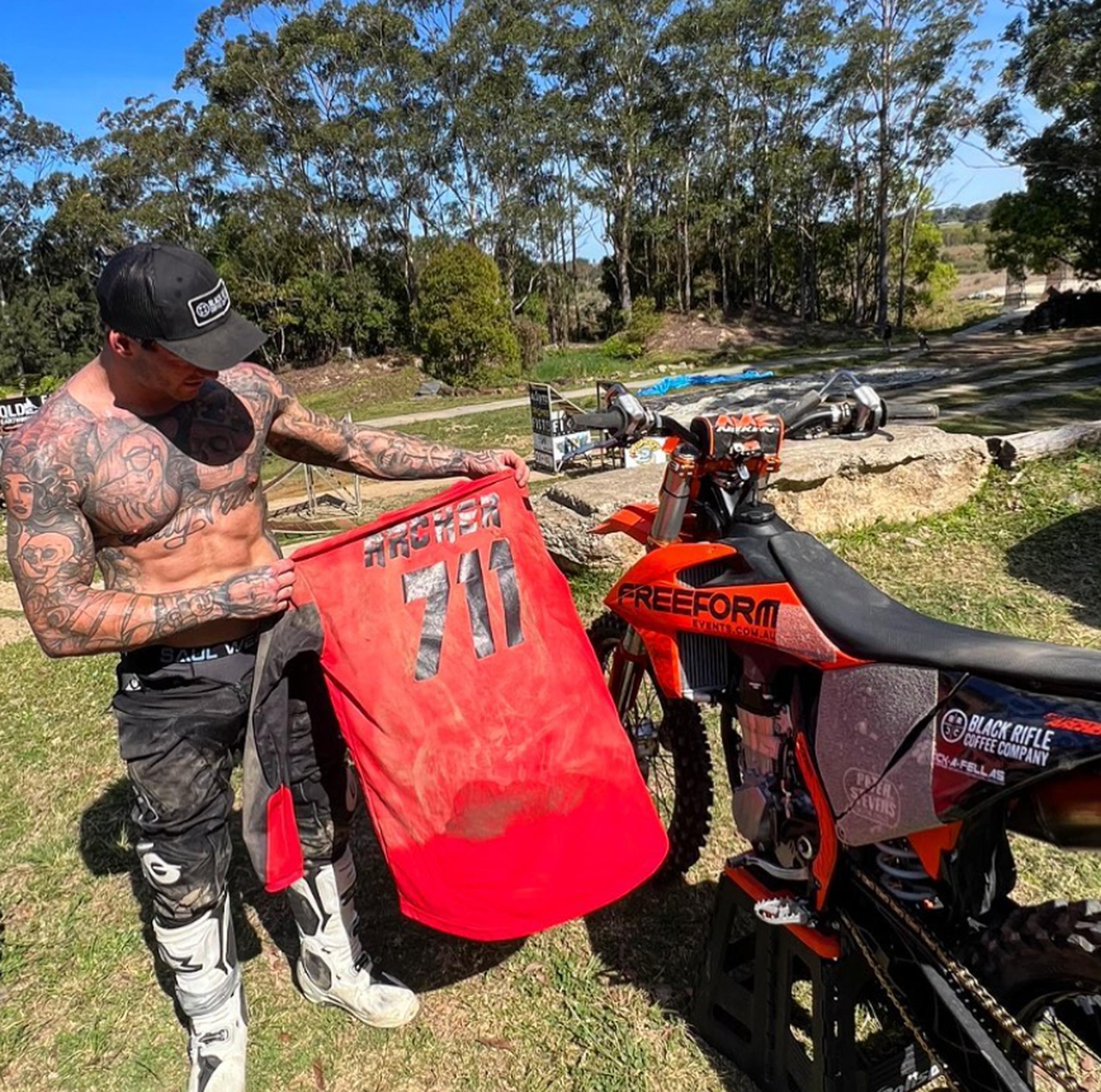 Jayden Archer se convirtió en el primero en realizar el triple backflip en motocross en una competencia en noviembre de 2022, durante los Nitro World Games en Brisbane, Australia.