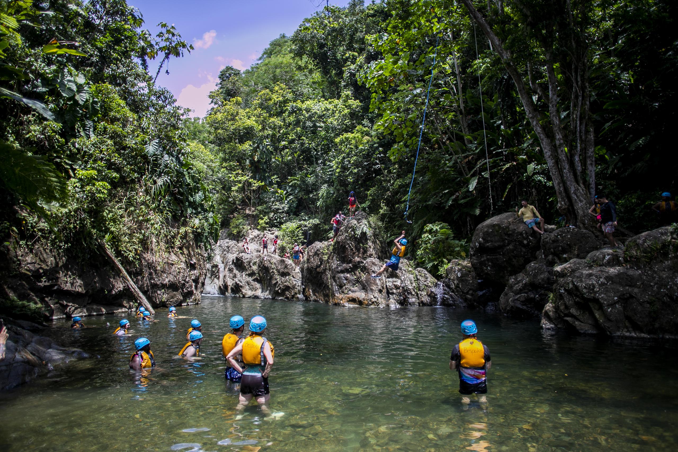 Las Tinajas es una espectacular piscina natural con chorreras de piedra.