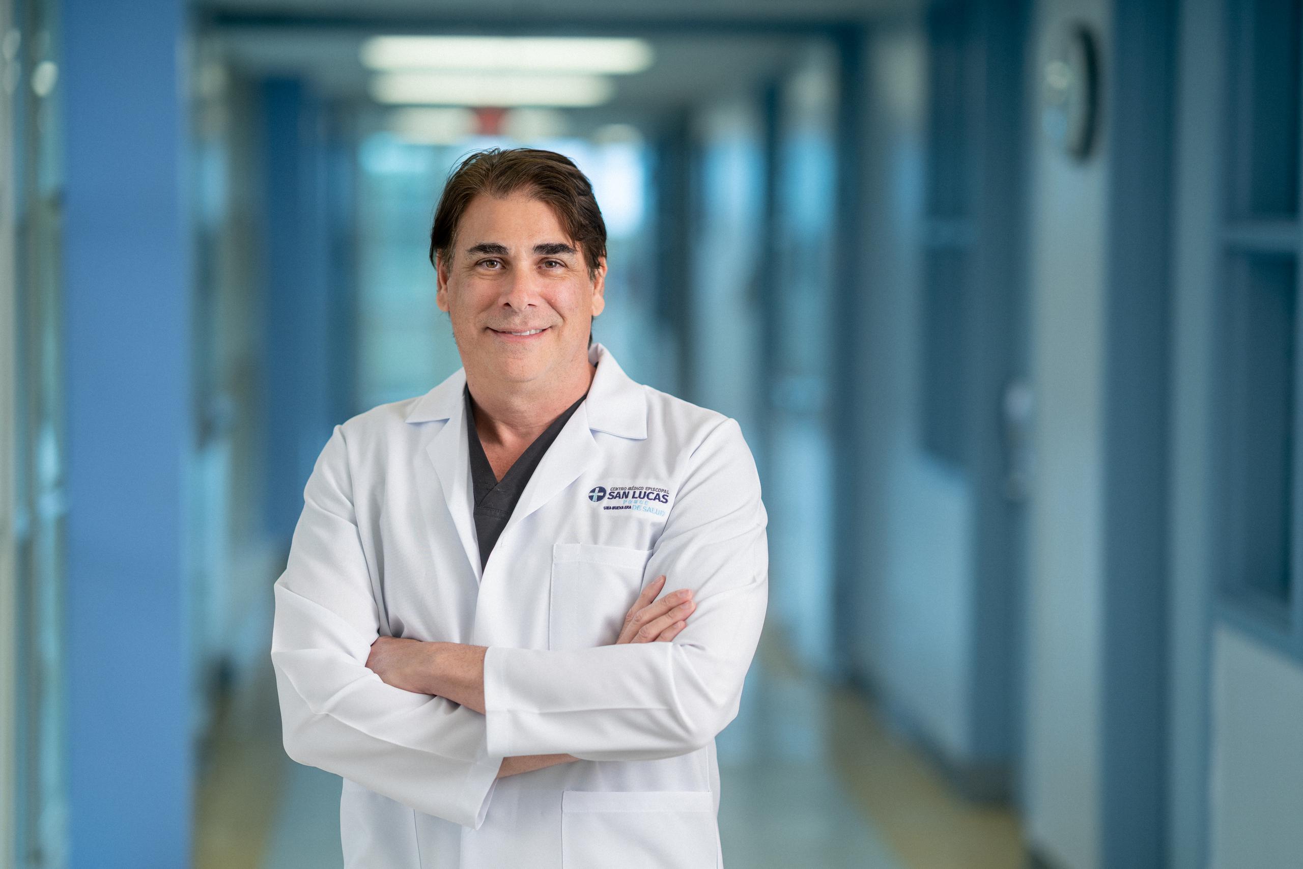 Doctor Carlos Arroyo Romeu, podiatra y director del Programa de Cirugía Reconstructiva del Pie y Tobillo en el Centro Médico Episcopal San Lucas (CMESL)