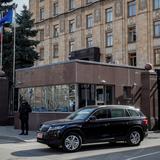 Rusia expulsa a 20 diplomáticos checos en represalia a decisión de Praga 