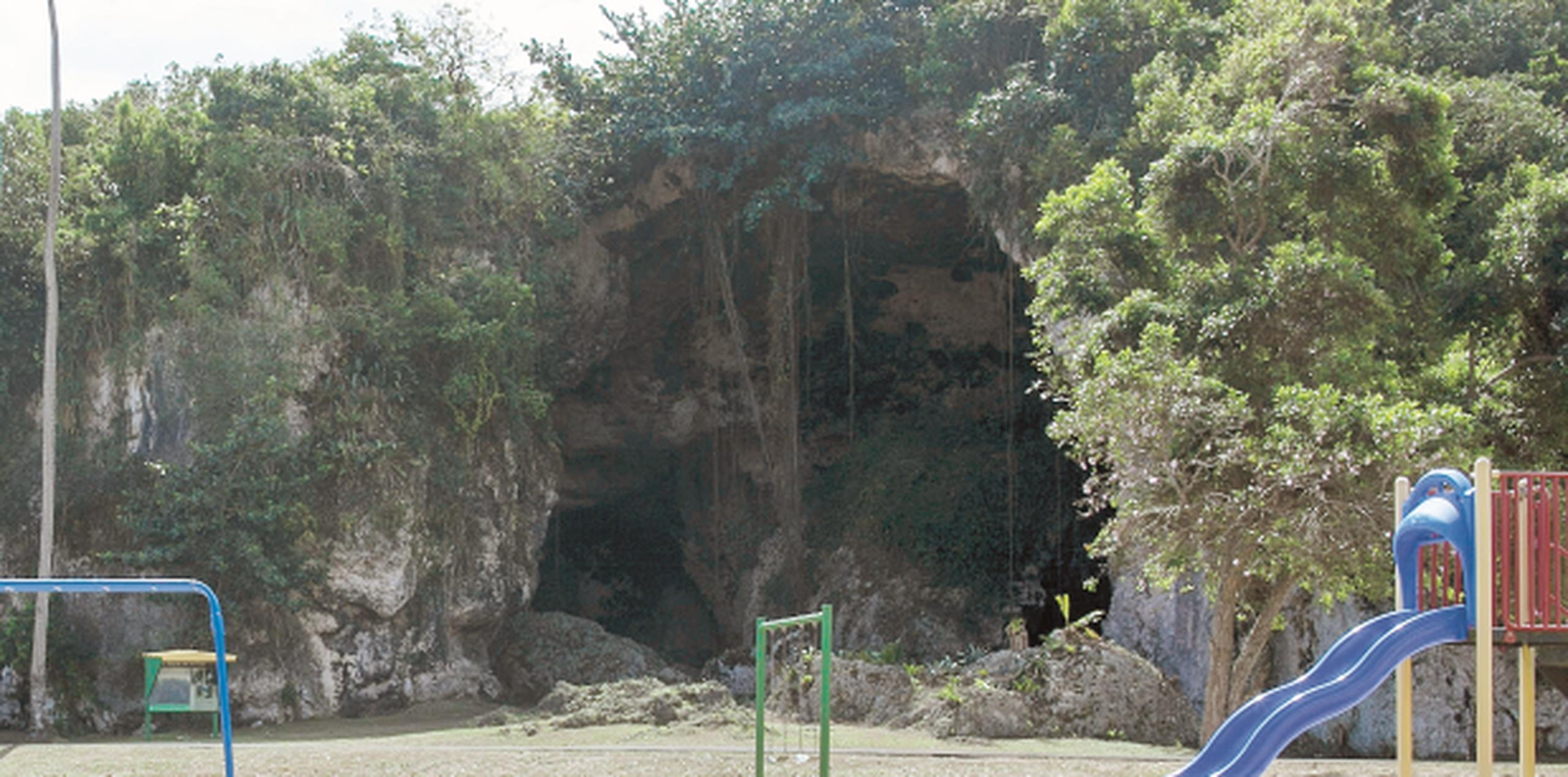 Los rastros de los primeros pobladores de la Isla se encontraron en esta cueva. (PARA HORIZONTE / ALVIN J. BÁEZ)