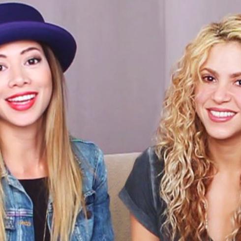 Shakira reacciona al ver sus primeros vídeos en inglés 