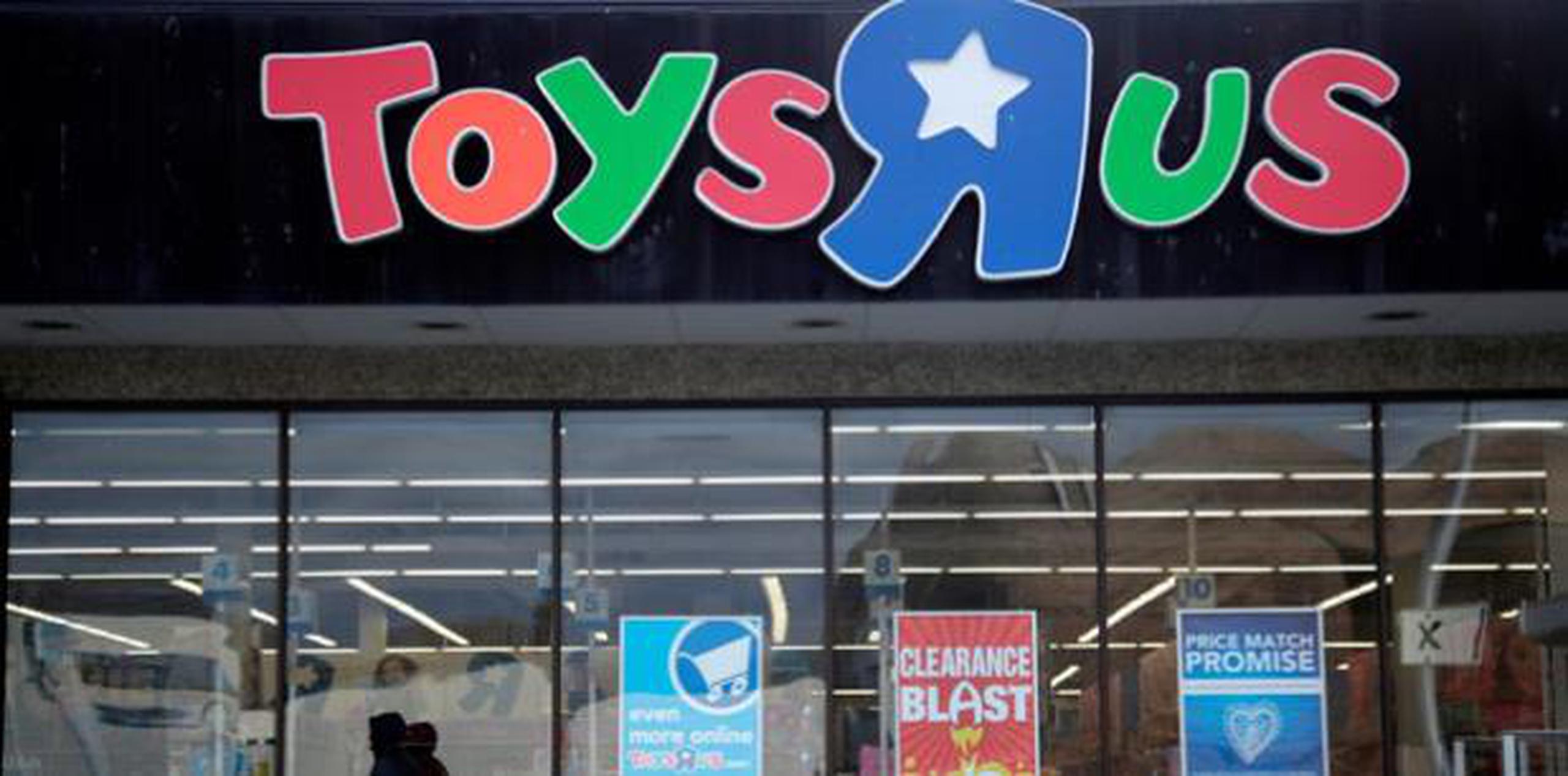 Tiendas como Walmart y Target ampliarán sus pasillos de juguetes para llenar el vacío, mientras que la juguetería Party City abrirá 50 tiendas temporales en los próximos meses.  (Archivo)