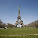 Torre Eiffel reabre en julio después de ocho meses cerrada