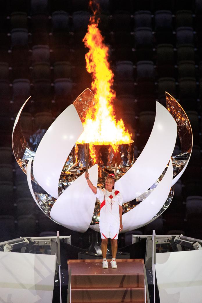 La japonesa Naomi Osaka, clasificada como la tenista número dos del mundo, encendió el pebetero olímpico durante la ceremonia de inauguración.