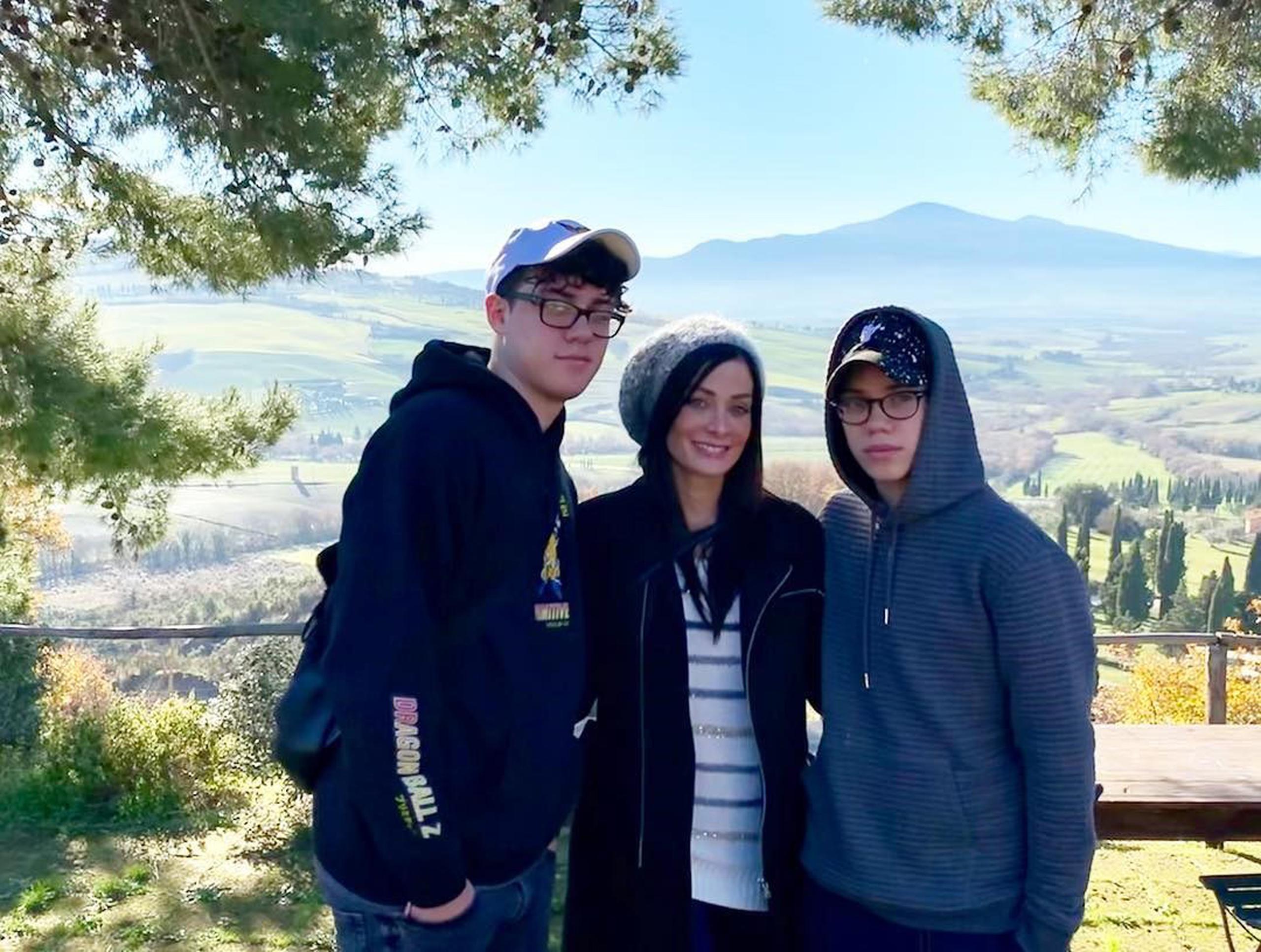 Dayanara Torres y sus hijos, Cristian y Ryan, durante un viaje de vacaciones. (Instagram / Dayanarapr)