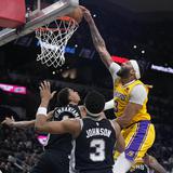 Sin LeBron, Anthony Davis anota 37 puntos en victoria de los Lakers sobre los Spurs