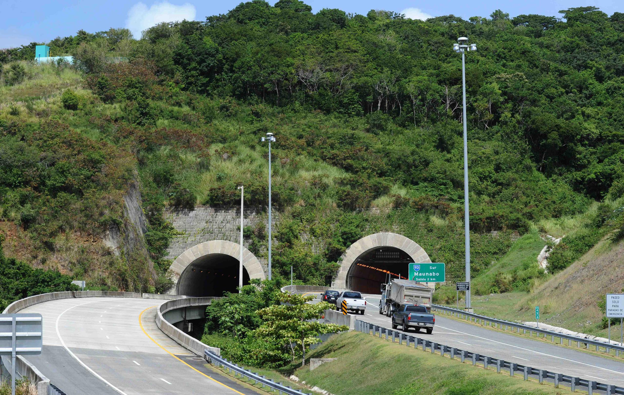 Vista de los accesos a los túneles de Maunabo.