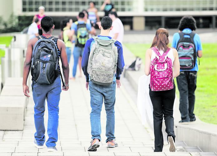 Los universitarios que se dieron de baja a raíz del coronavirus, no tendrán que devolver la Beca Pell o su préstamo estudiantil, según mencionó la comisionada residente Jenniffer González.