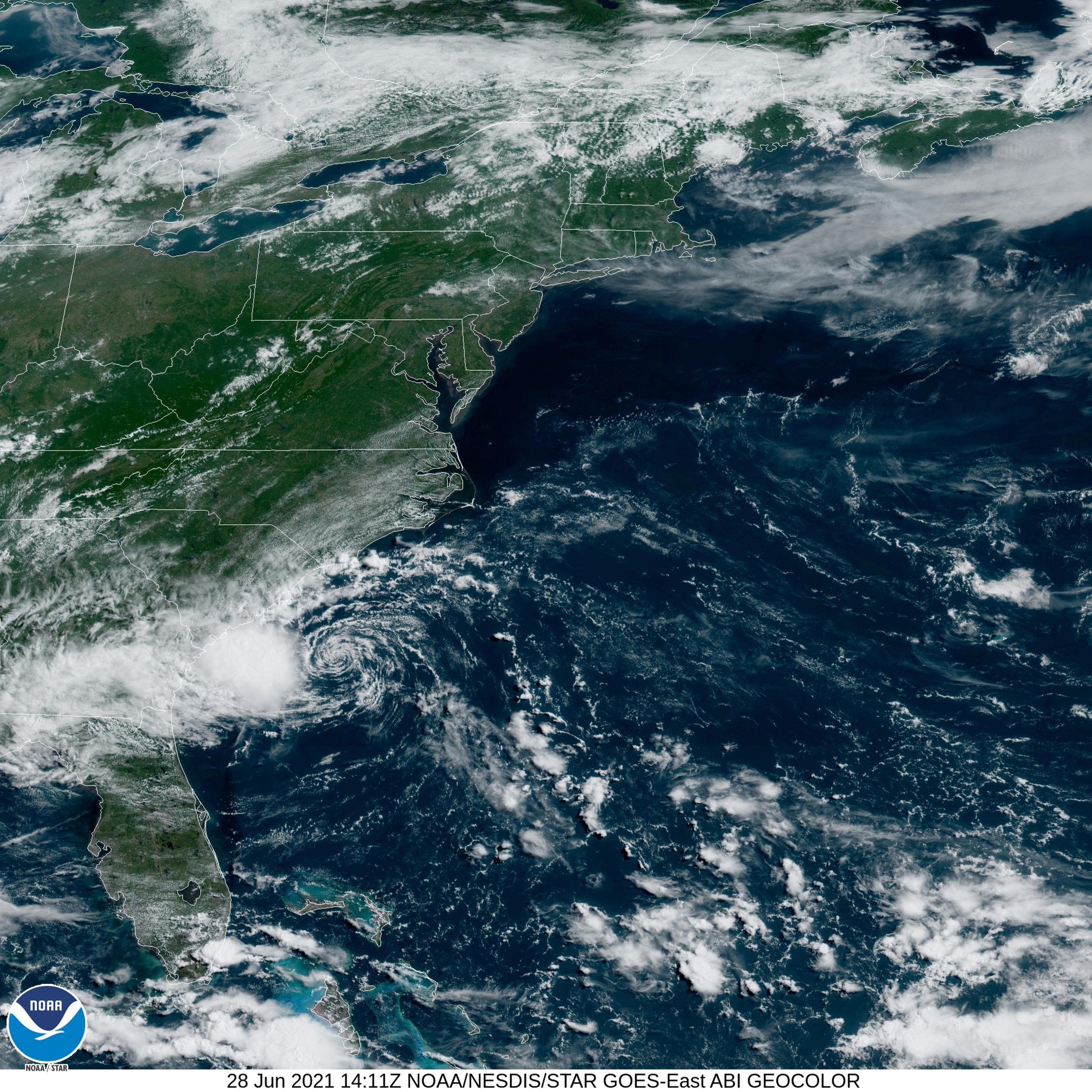 La recién formada depresión tropical número 4 en las costas de Carolina del Sur. (NOAA)