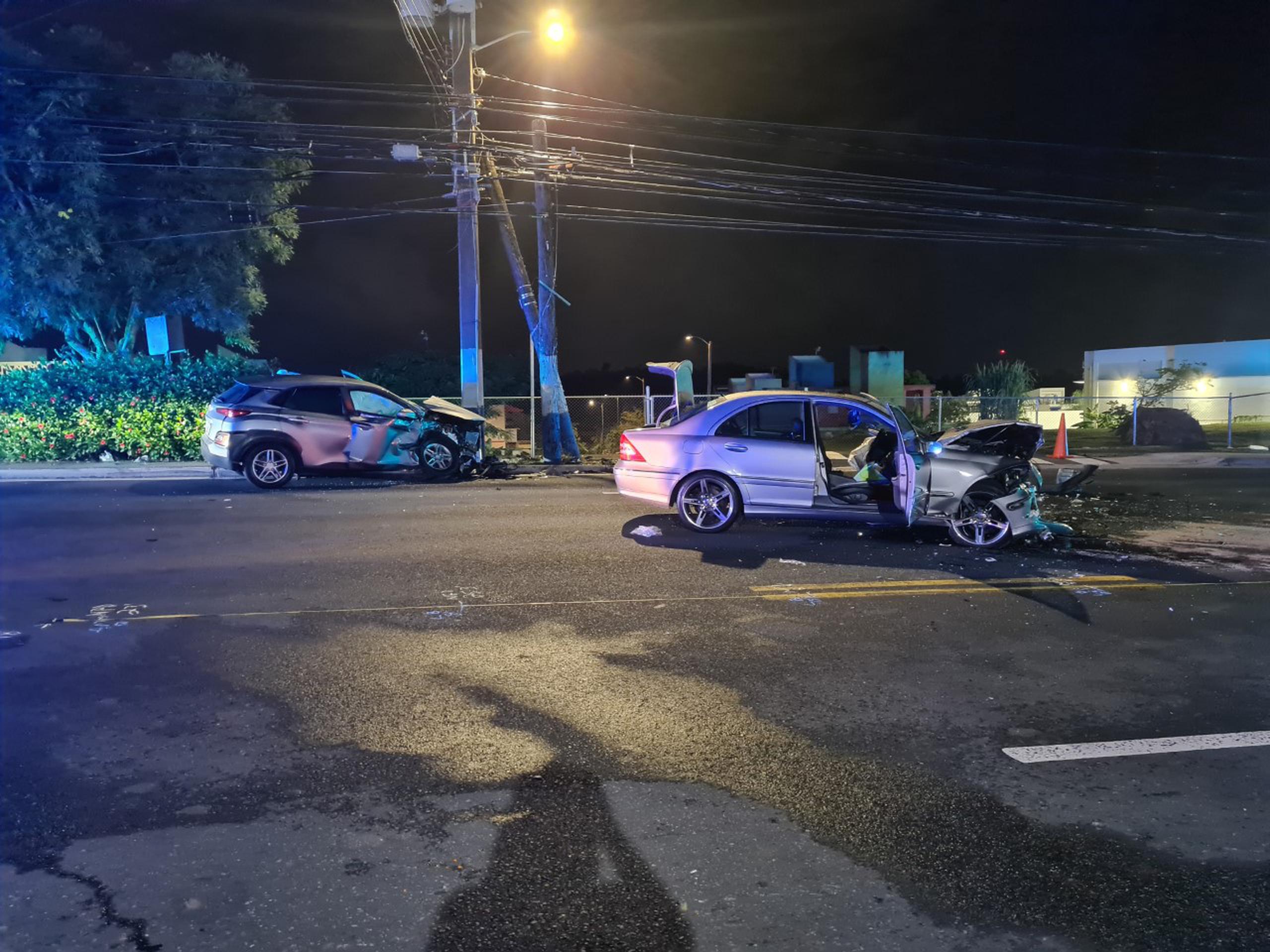 Los dos conductores resultaron heridos de gravedad al chocar de frente en el kilómetro 7.5 de la carretera PR-2 frente a un laboratorio en Guaynabo.