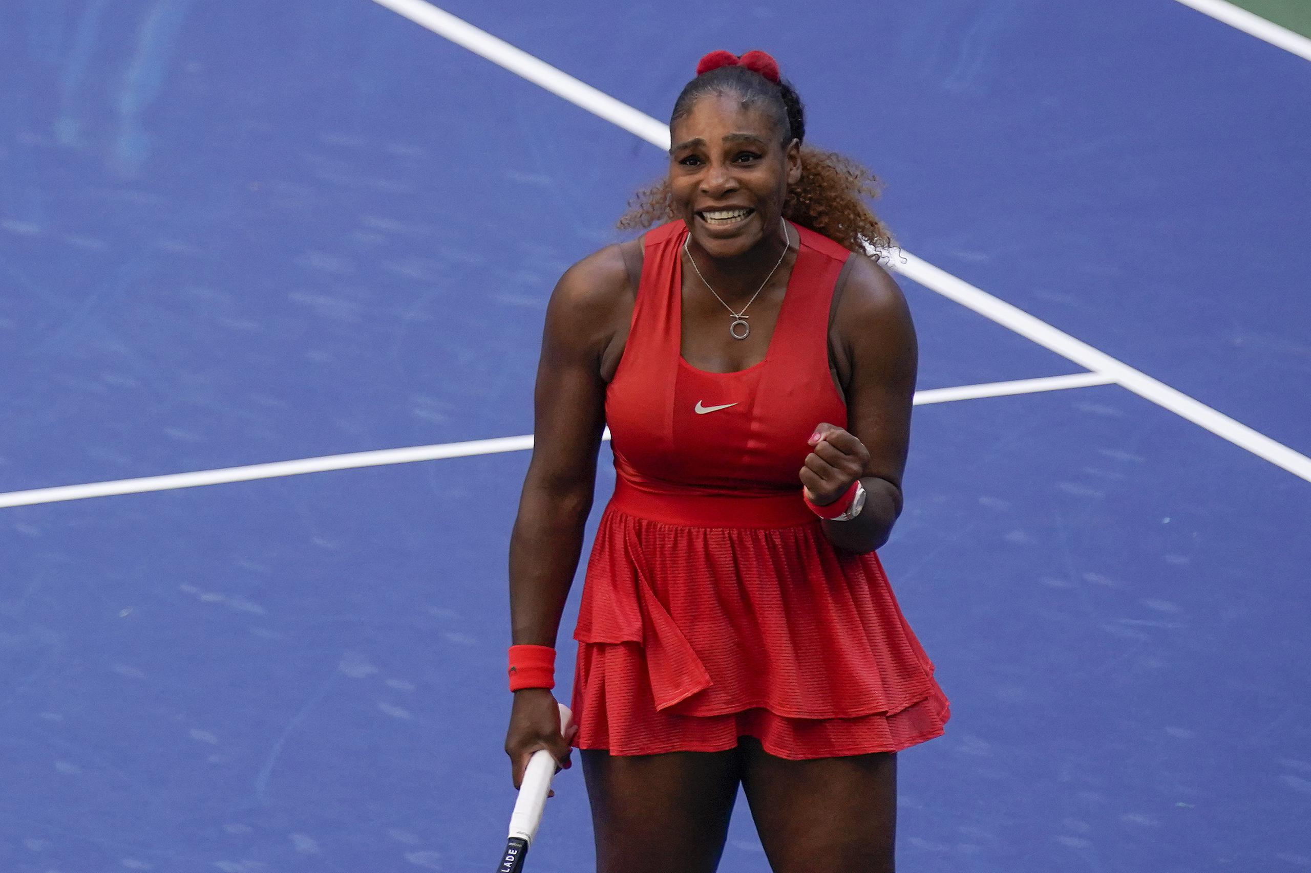 Serena Williams festeja luego de derrotar a su compatriota estadounidense Sloane Stephens en el US Open
