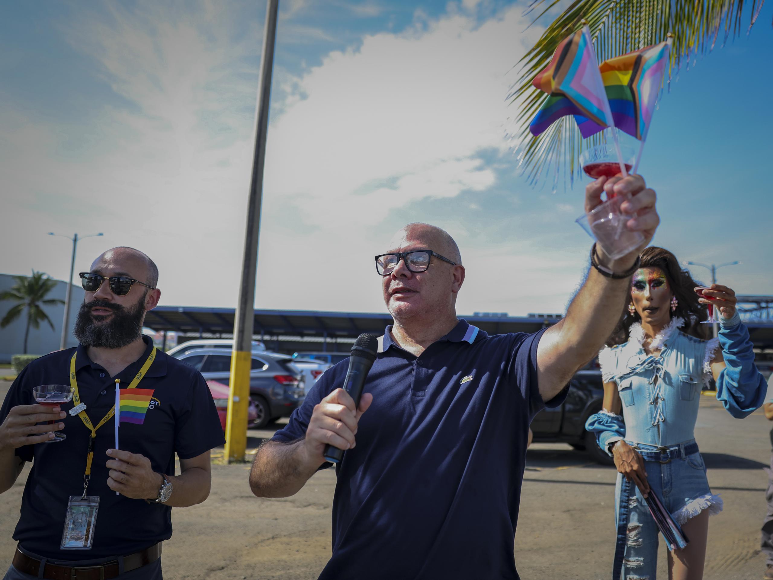 1 de Junio del 2023 Isla Grande Como parte del inicio del Mes de Orgullo, habrá un evento dirigido a fomentar la visibilidad, la diversidad y equidad en el campo de la aviación en Puerto Rico. Será la primera vez que una escuela realiza un evento público en un aeropuerto importante en PR de esta magnitud. Se estarán izando las banderas de orgullo para dar inicio al mes de Orgullo foto Joey Colon presidente de la Camara de Comercio LGBT
david.villafane@gfrmedia.com