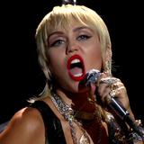 Miley Cyrus desata su lado más rockero
