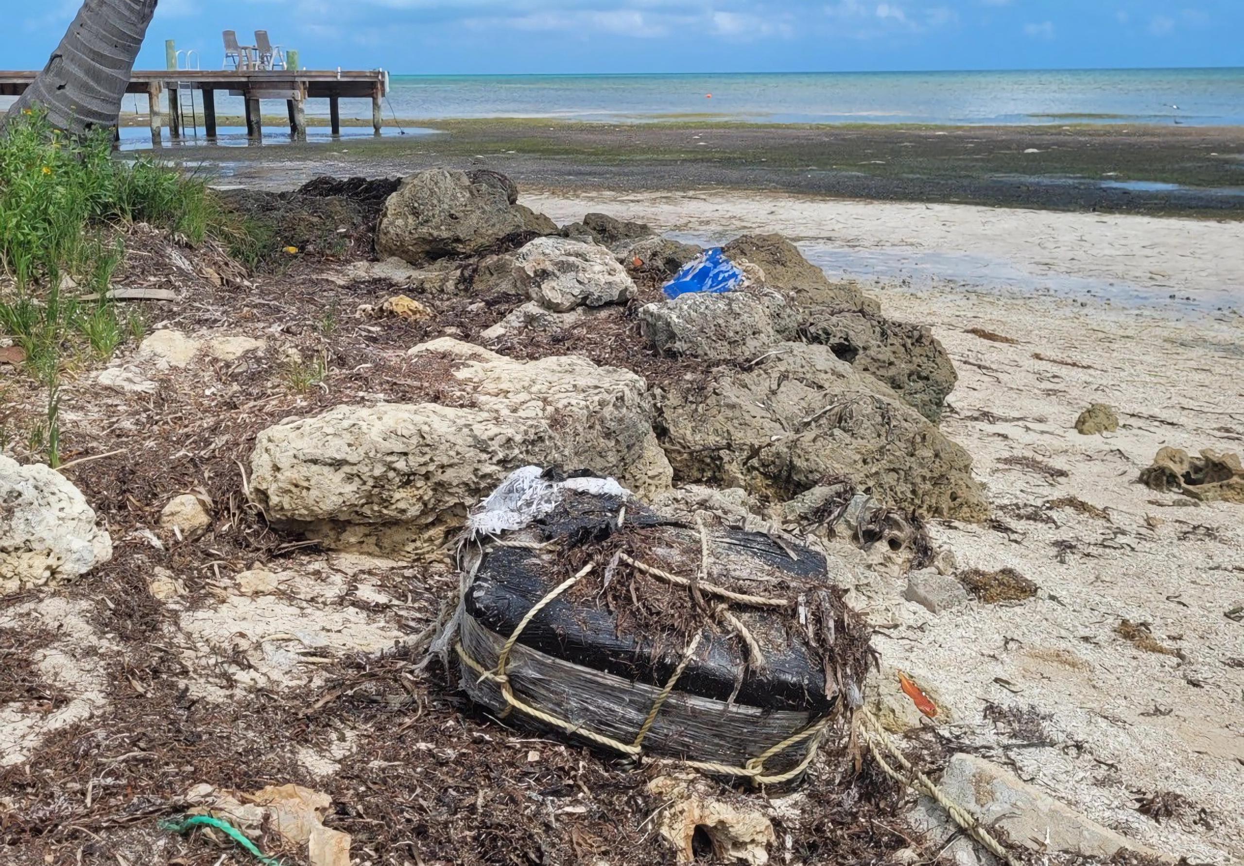 El hallazgo de fardos de cocaína y droga en las costas y playas de Florida es un hecho que se repite con cierta frecuencia, mayormente en los Cayos, en el extremo sur.