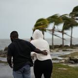 Tormenta causa inundaciones y obliga a cancelar eventos en Florida