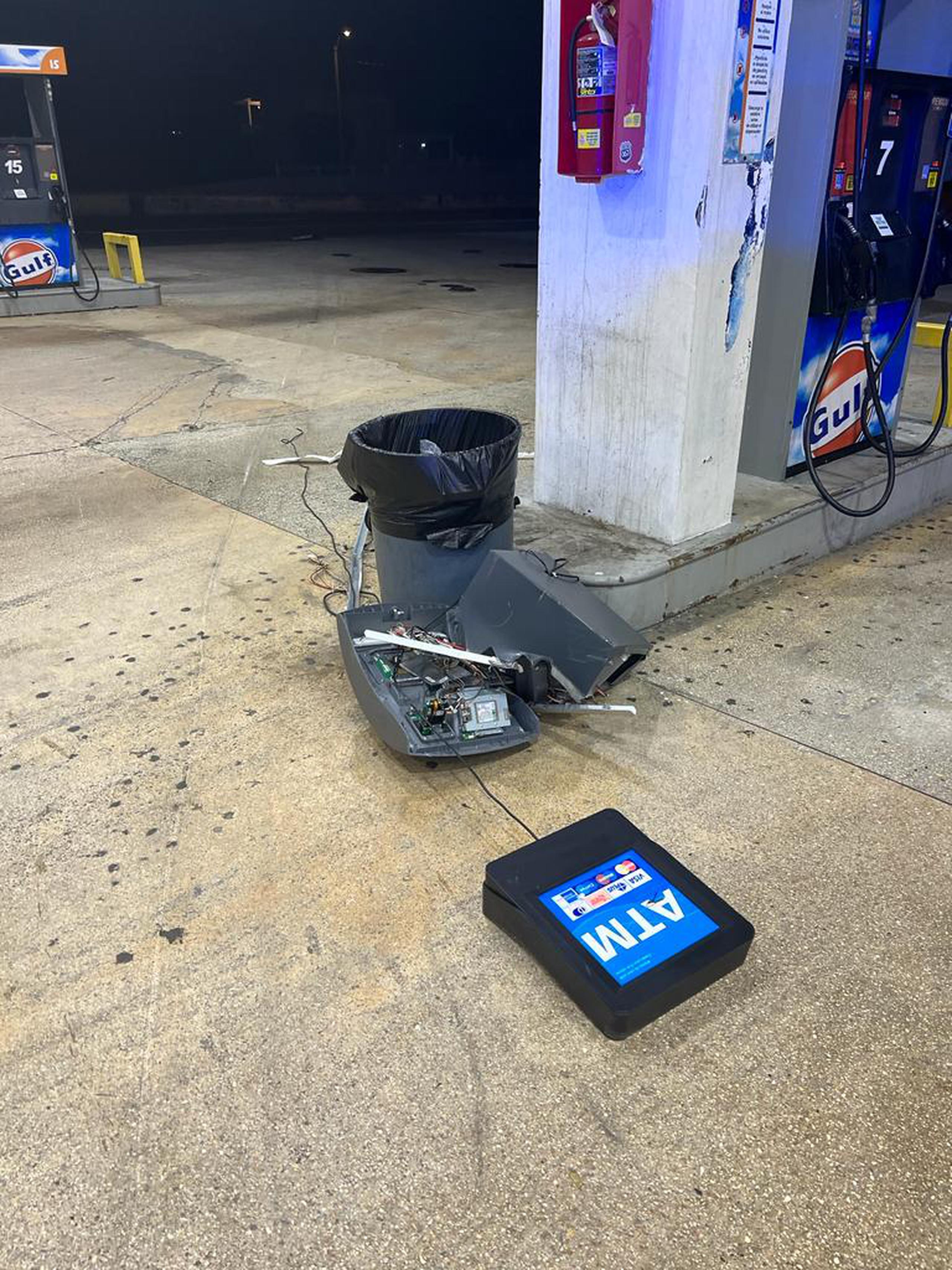 Delincuentes escalaron un concesionario y una gasolinera y apropiaron de una camioneta para usarla con el fin de arrancar un cajero de ATM, en hechos ocurridos Camuy y Quebradillas, respectivamente.