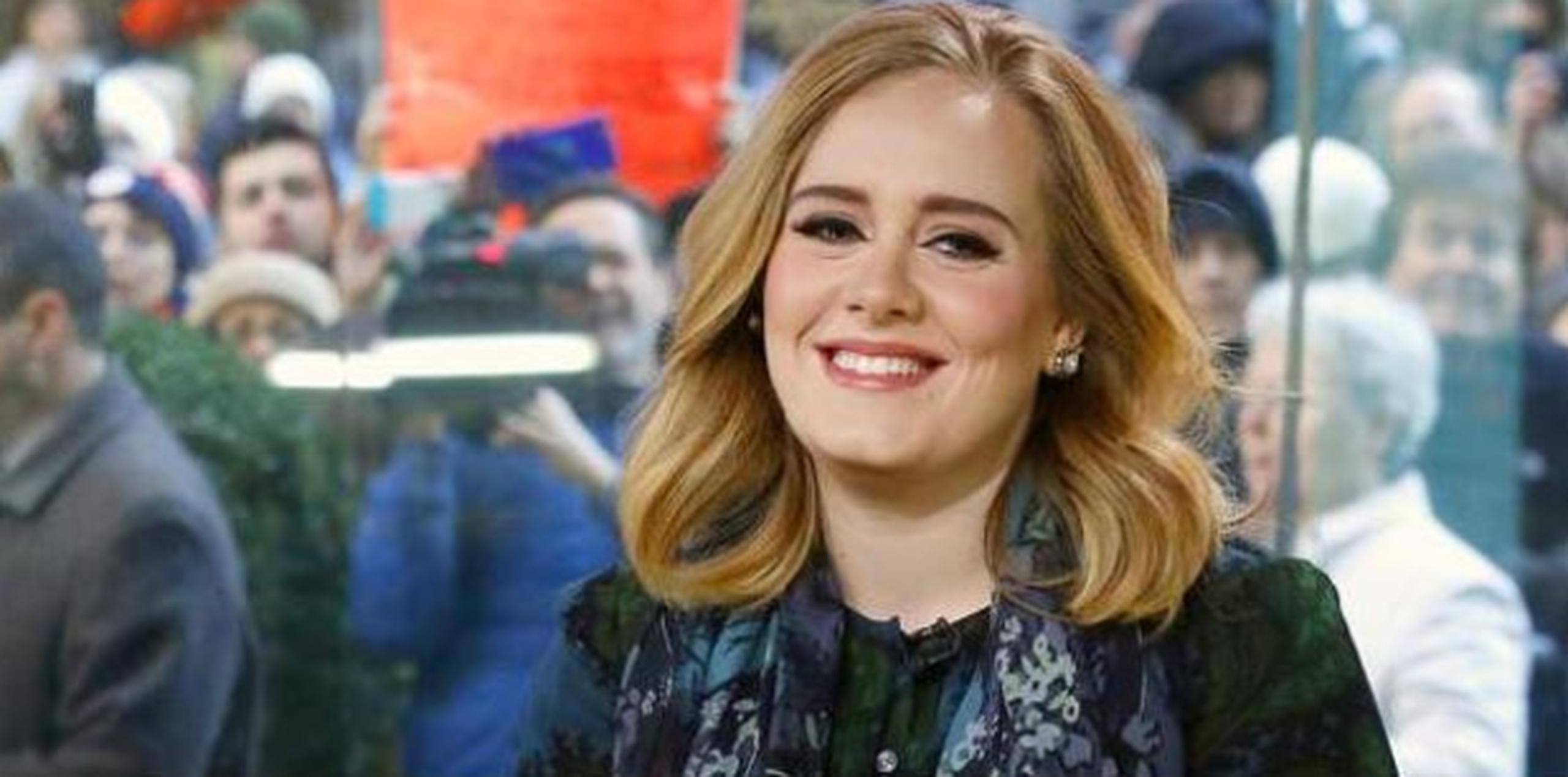 En otra oportunidad, Adele también olvidó la letra de "Rolling in the Deep", lo cual ella misma resaltó con una mala palabra. (Archivo)