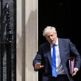 Boris Johnson enfrenta revuelta pero se niega a dimitir