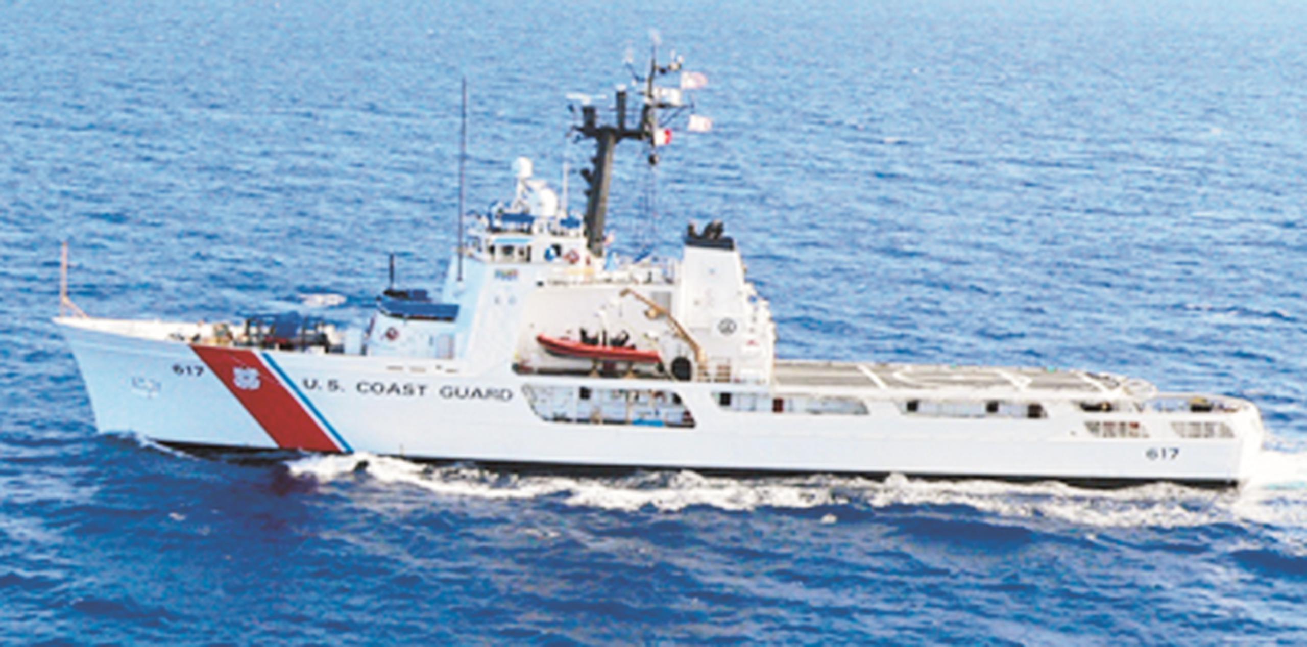 Los 21 migrantes cubanos están siendo procesados a bordo de un navío de la Guardia Costera. (Archivo)