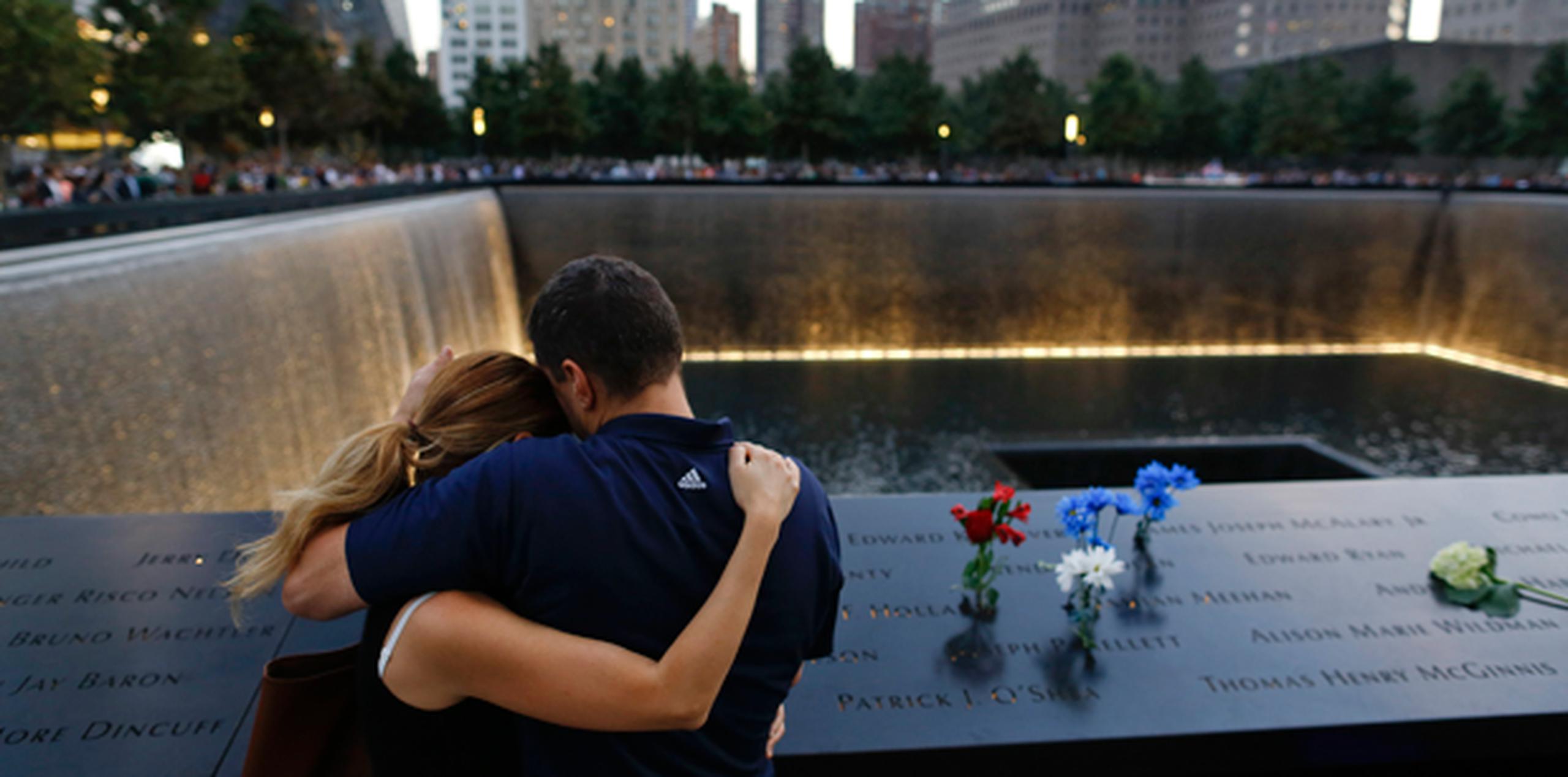 Se estima que 20,000 personas acudieron el año pasado a la plaza monumental en la tarde del 11 de septiembre, el primer año en que se permitió al público visitar el lugar en el aniversario. (AP)