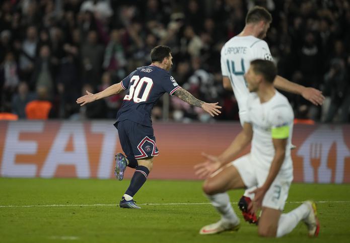 Lionel Messi celebra luego de su gol.