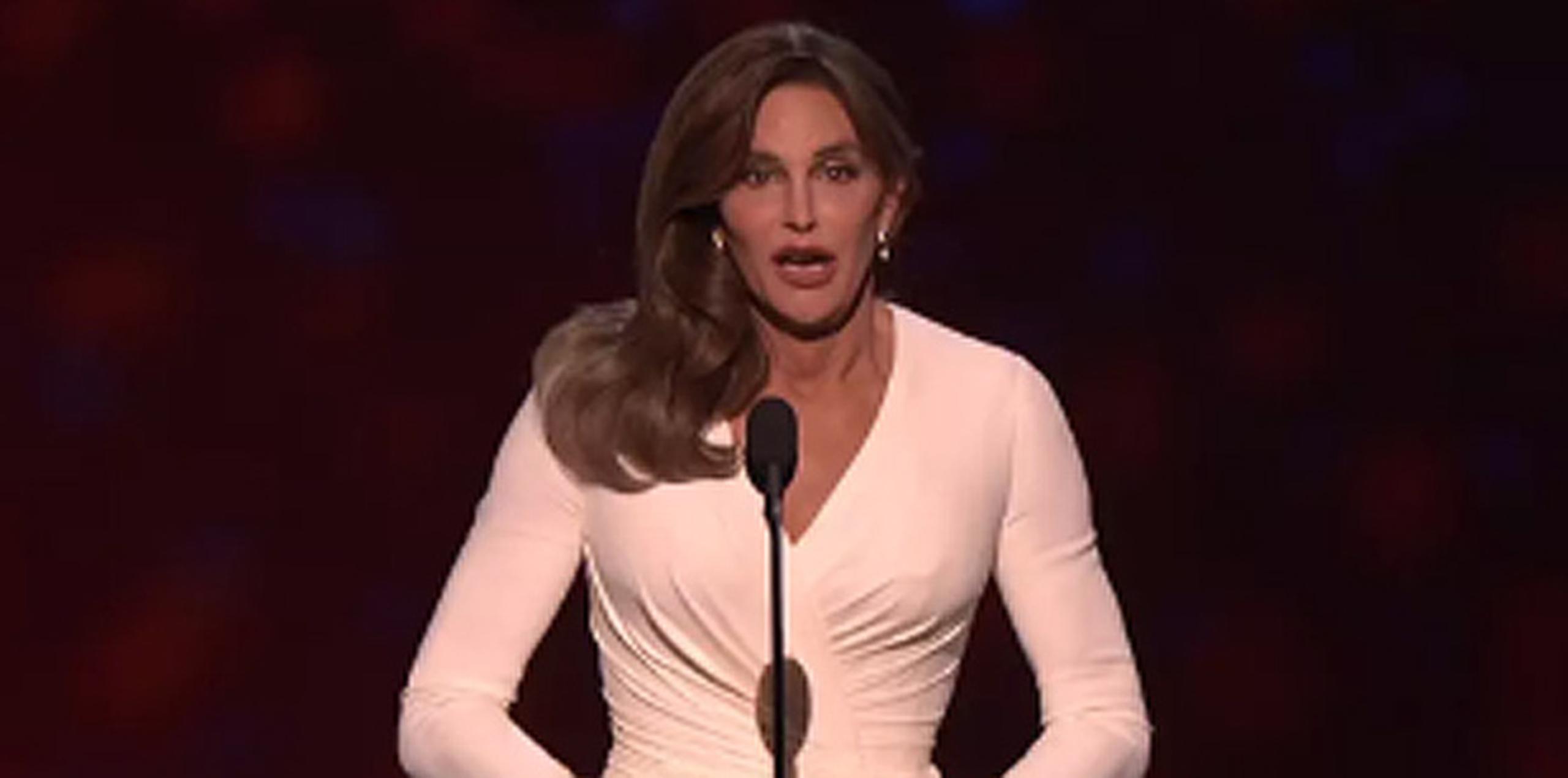 Jenner aceptó el premio y pidió la aceptación a otros transgéneros en un discurso que duró cerca  de 10 minutos. (Captura: ABC)