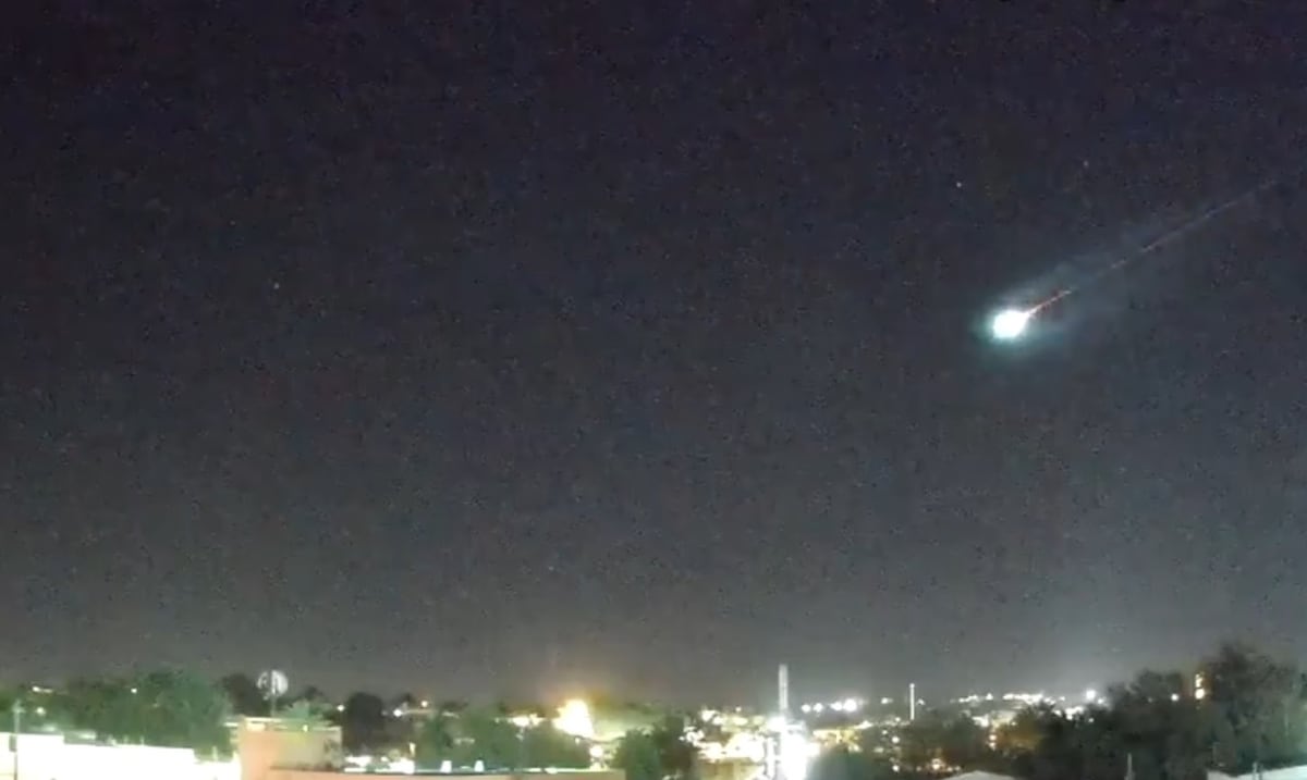 Bright meteor crosses the sky of Puerto Rico