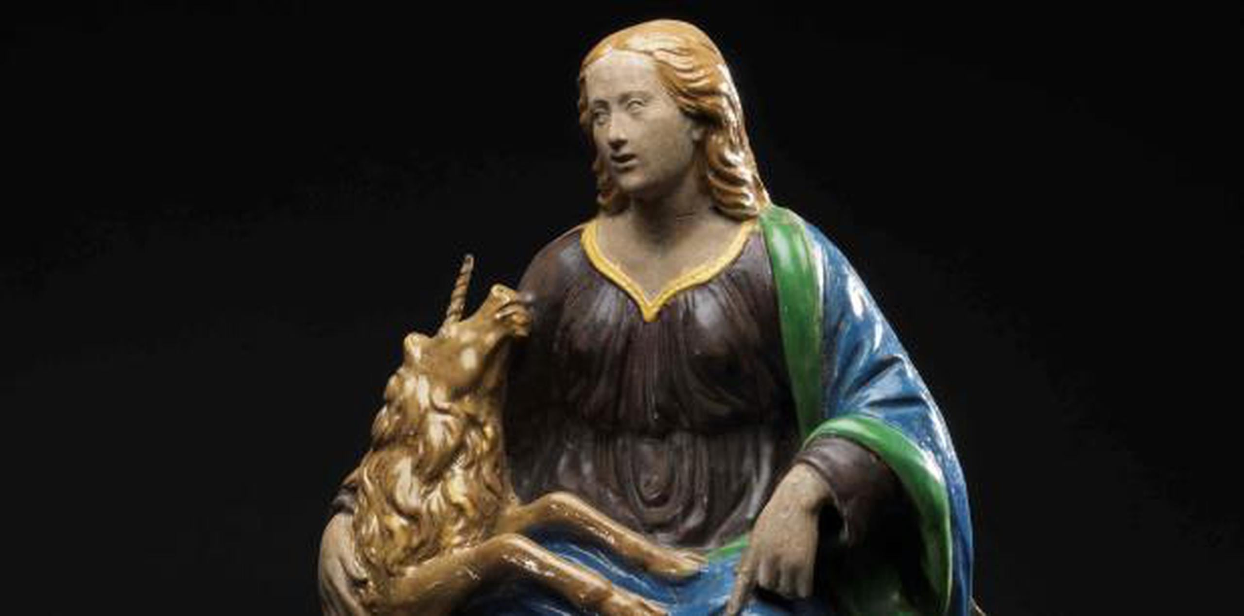 La escultura "Mujer y el Unicornio", una de las piezas que recoge la muestra "Unicornios mágicos", abierta hasta el 25 de febrero. (EFE)