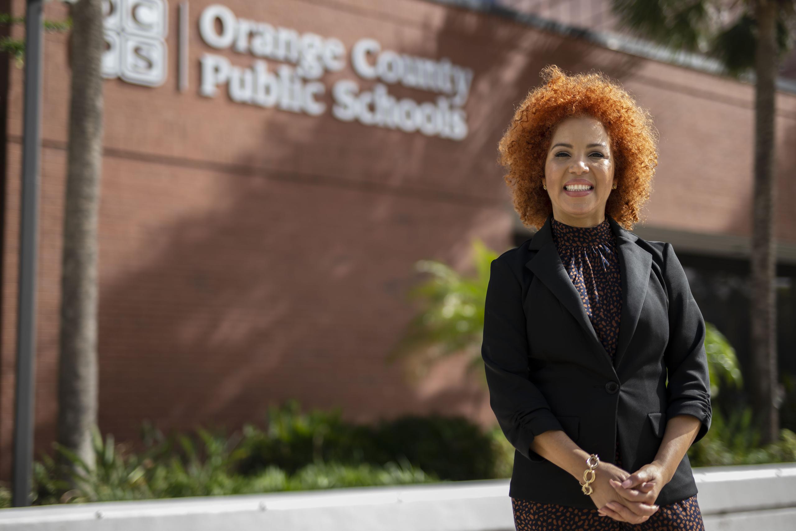 Su trabajo en y fuera del salón de clases la hizo merecedora del premio de Maestra del Año del Sistema de Escuelas Públicas del Condado de Orange, en 2017.