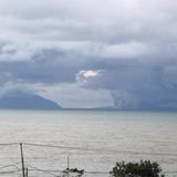  Volcán que causó letal tsunami en 2018 entra en erupción