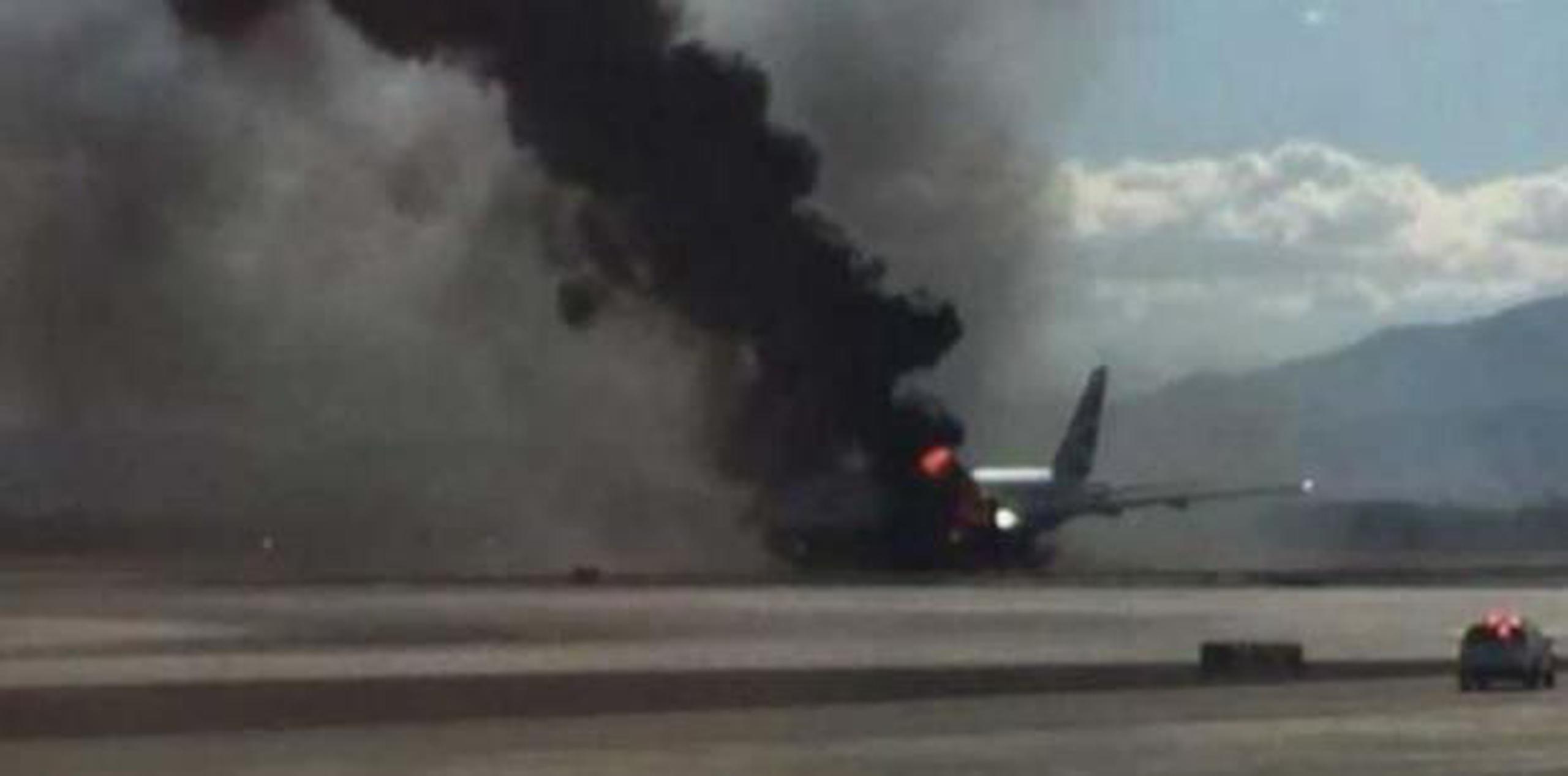 Vistazo al avión accidentado  el aeropuerto José Martí. (Twitter)