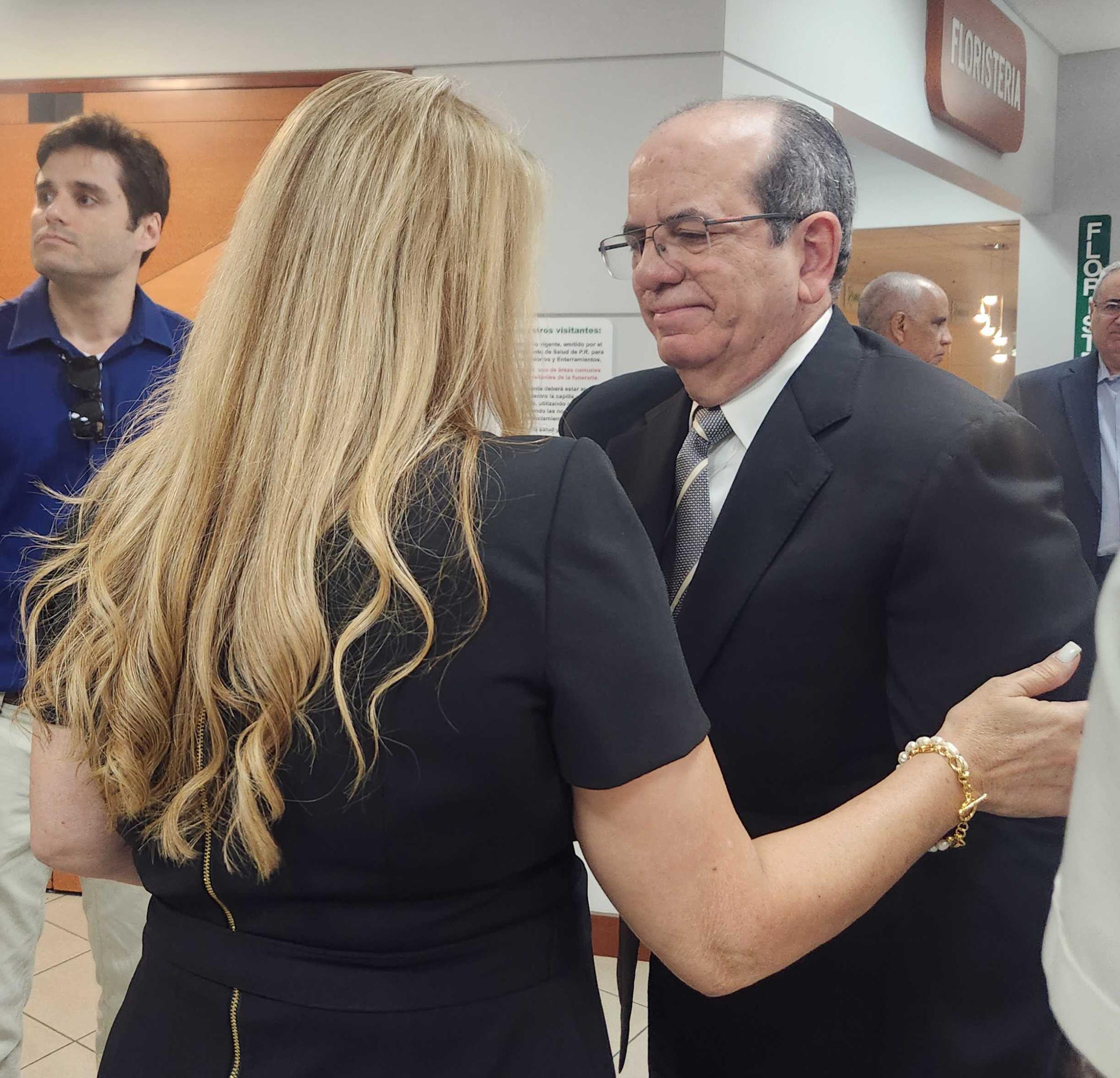 La exgobernadora Wanda Vázquez le extiende sus condolencias al exgobernador Aníbal Acevedo Vilá.