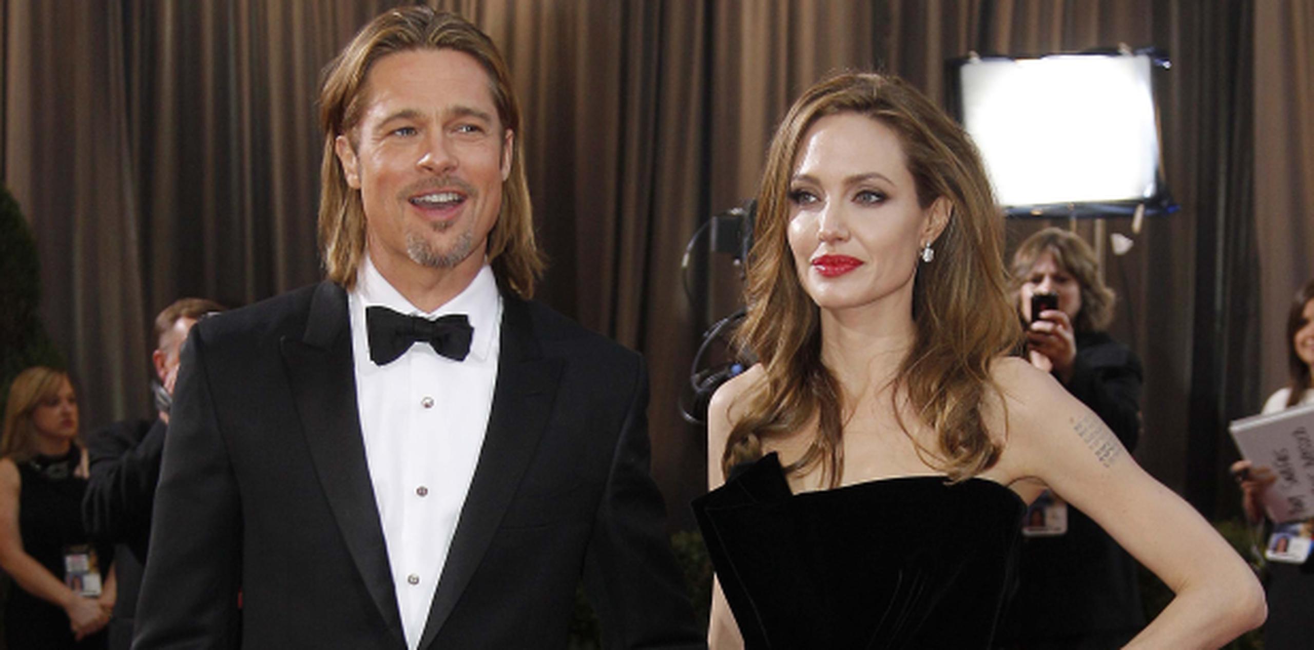 Pitt agradeció el "cuidado y atención" proporcionados por el equipo médico que atendió a Jolie, con quien tiene seis hijos y que en el artículo se reconocía "afortunada" por tener un compañero "tan amoroso y solidario". (AP)