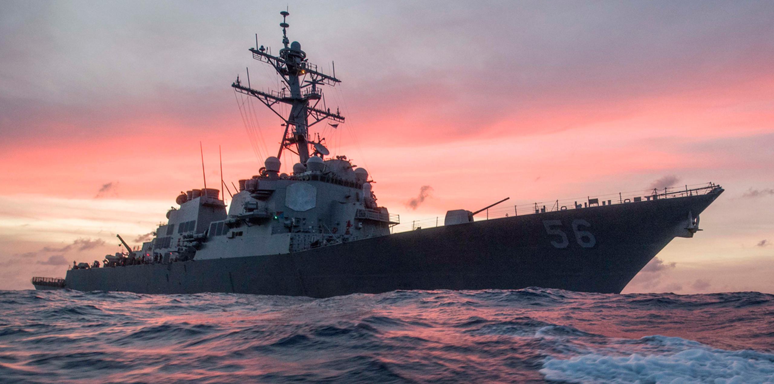 El destructor USS John S. McCain encabeza labores de patrullaje en el mar del sur de China en apoyo a las tareas de seguridad en la región. (AP)