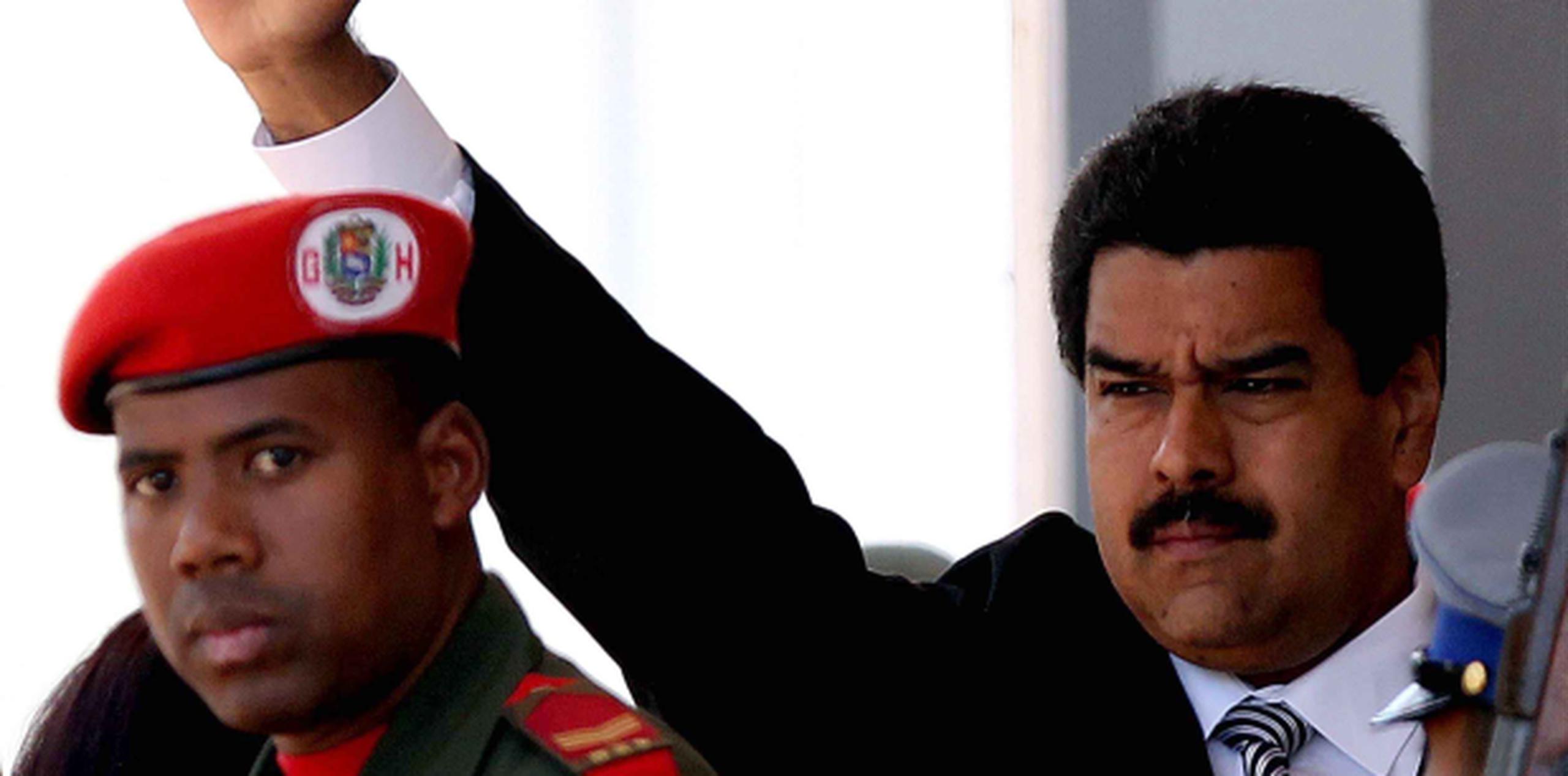 Más temprano, Maduro encabezó el multitudinario último adiós a Chávez en el funeral de Estado al que asistieron una treintena de jefes de Estado, incluidos sus principales aliados de Latinoamérica. (EFE/Mauricio Castañeda)