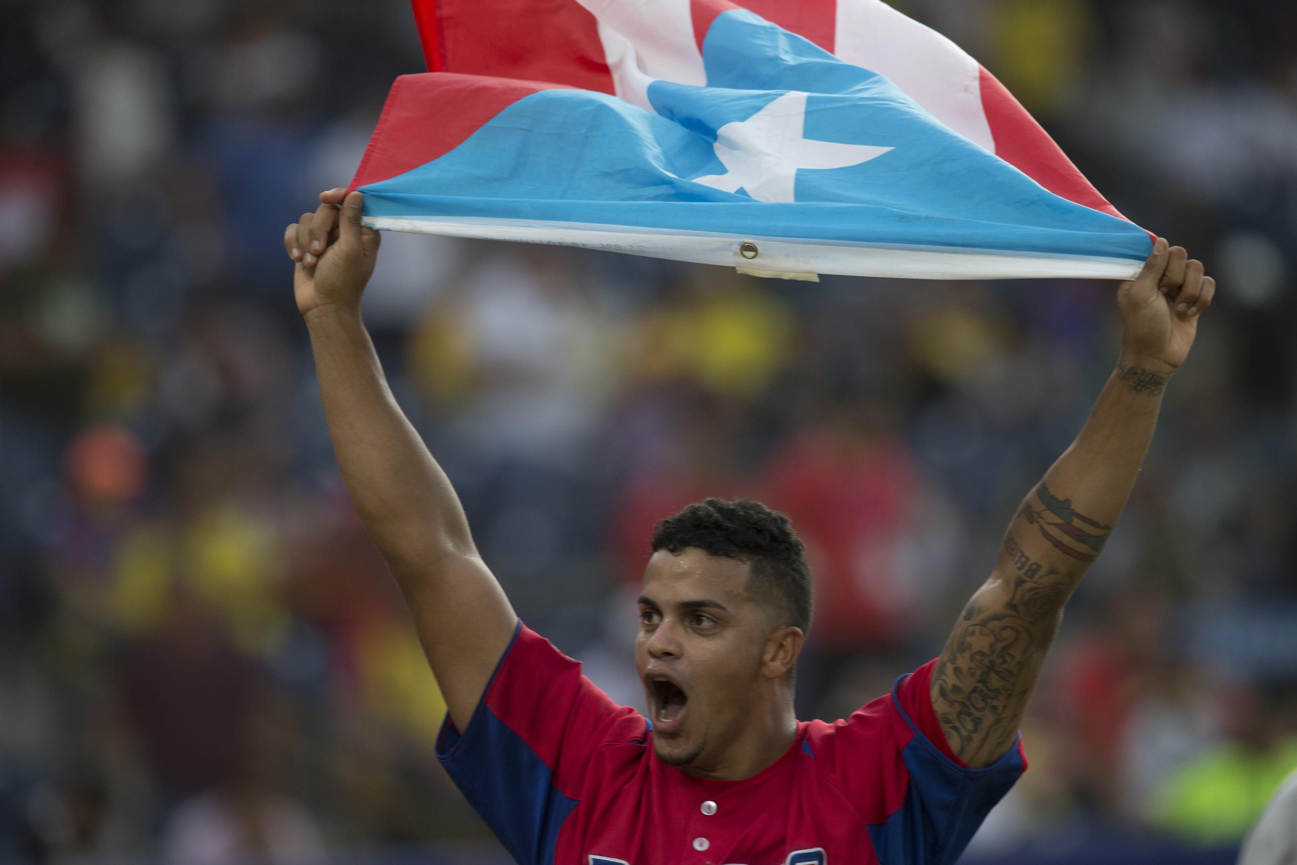 Además de sus logros a nivel profesional Cruz ha representado a Puerto Rico en siete Series del Caribe y fue parte de los equipos que ganaron el oro en los Centroamericanos Barranquilla 2018 y los Panamericanos Lima 2019.