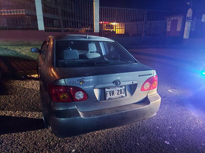 La Policía Municipal de San Juan ocupó anoche tras una persecución el vehículo hurtado en el que fue secuestrado un niño de tres años, a quien el ladrón entregó luego en una gasolinera.