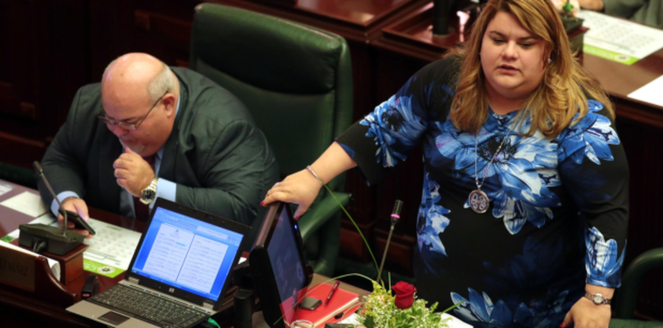 Jenniffer González y Carlos "Johnny" Méndez anunciaron el paquete de medidas que es endosado por al menos tres legisladores populares, según anunciaron. (Archivo)