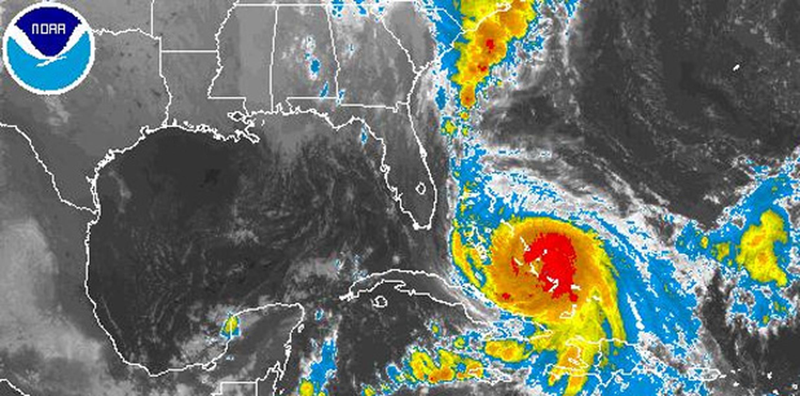El Centro Nacional de Huracanes indicó que Joaquín comenzará a acelerar su avance hacia el norte esta tarde, seguido de un giro hacia el noreste. (NOAA)