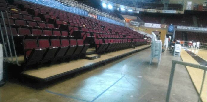 Antes de comenzar la temporada 2015, se removió la verja delante del palco 2, se delimitó la zona con cinta adhesiva azul y se acordó con la gerencia de los Leones que allí se sentarían exclusivamente las personas con problemas de movilidad. (Suministrada)