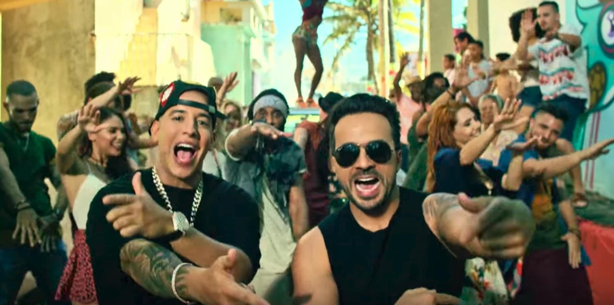 Luis Fonsi y Daddy Yankee se elevaron de la cuarta a la tercera posición con la llamada "Canción del verano", "Despacito".