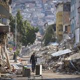 Muertos por terremotos en Turquía supera los 43,500 