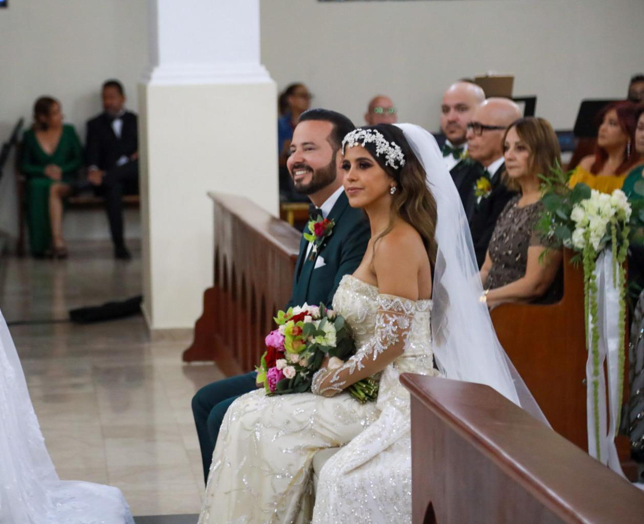 El alcalde de Villalba, Luis Javier Hernández Ortiz, contrajó matrimonio con la empresaria Veggie Vanessa Vargas Santiago, en una ceremonia con un público módico en la Parroquia Nuestra Señora del Carmen.