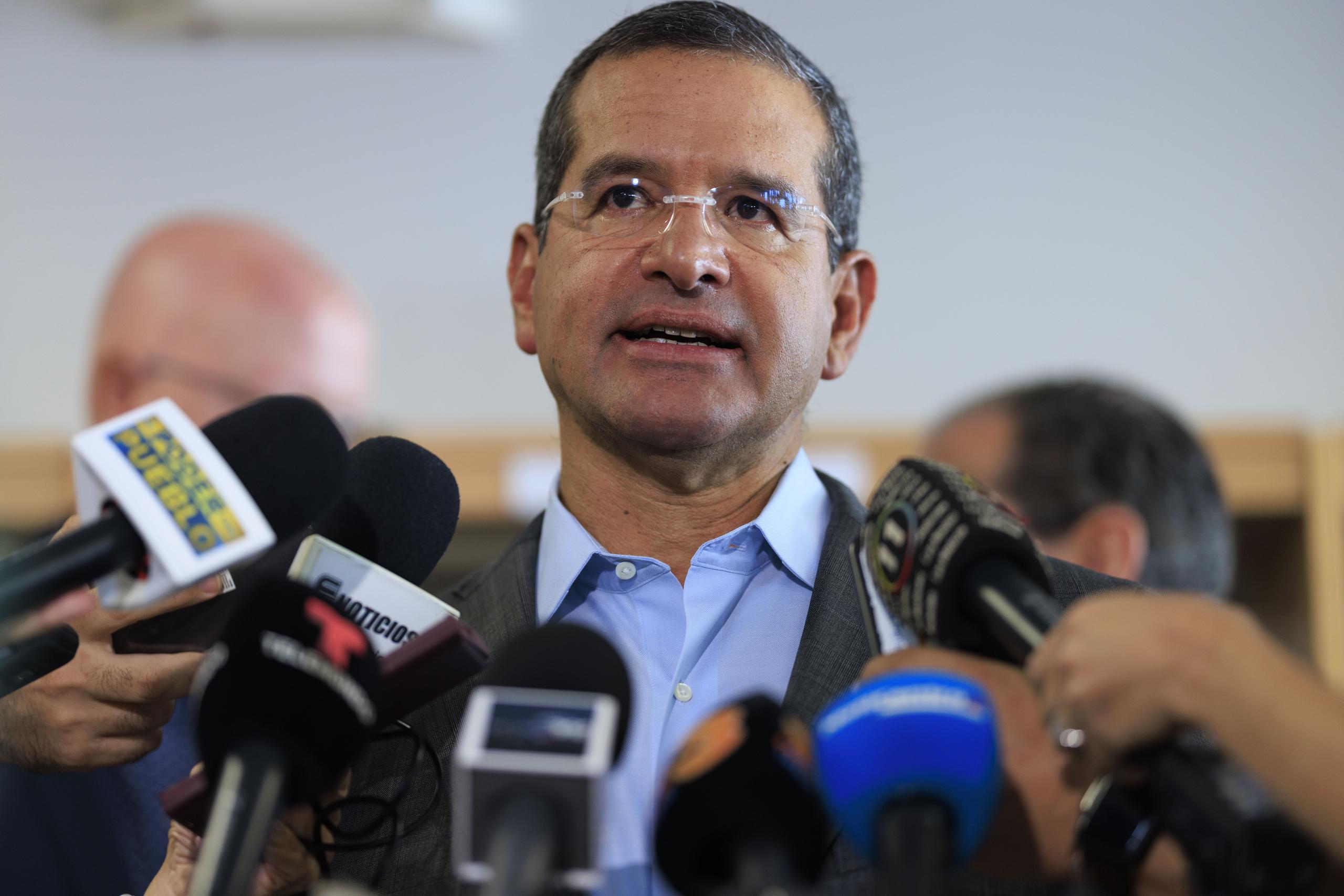 El gobernador Pedro Pierluisi aseguró que la alianza público privada para la operación de las plantas generadoras de la AEE buscaba "una generación más eficiente" y no debía traer aumentos en la factura.