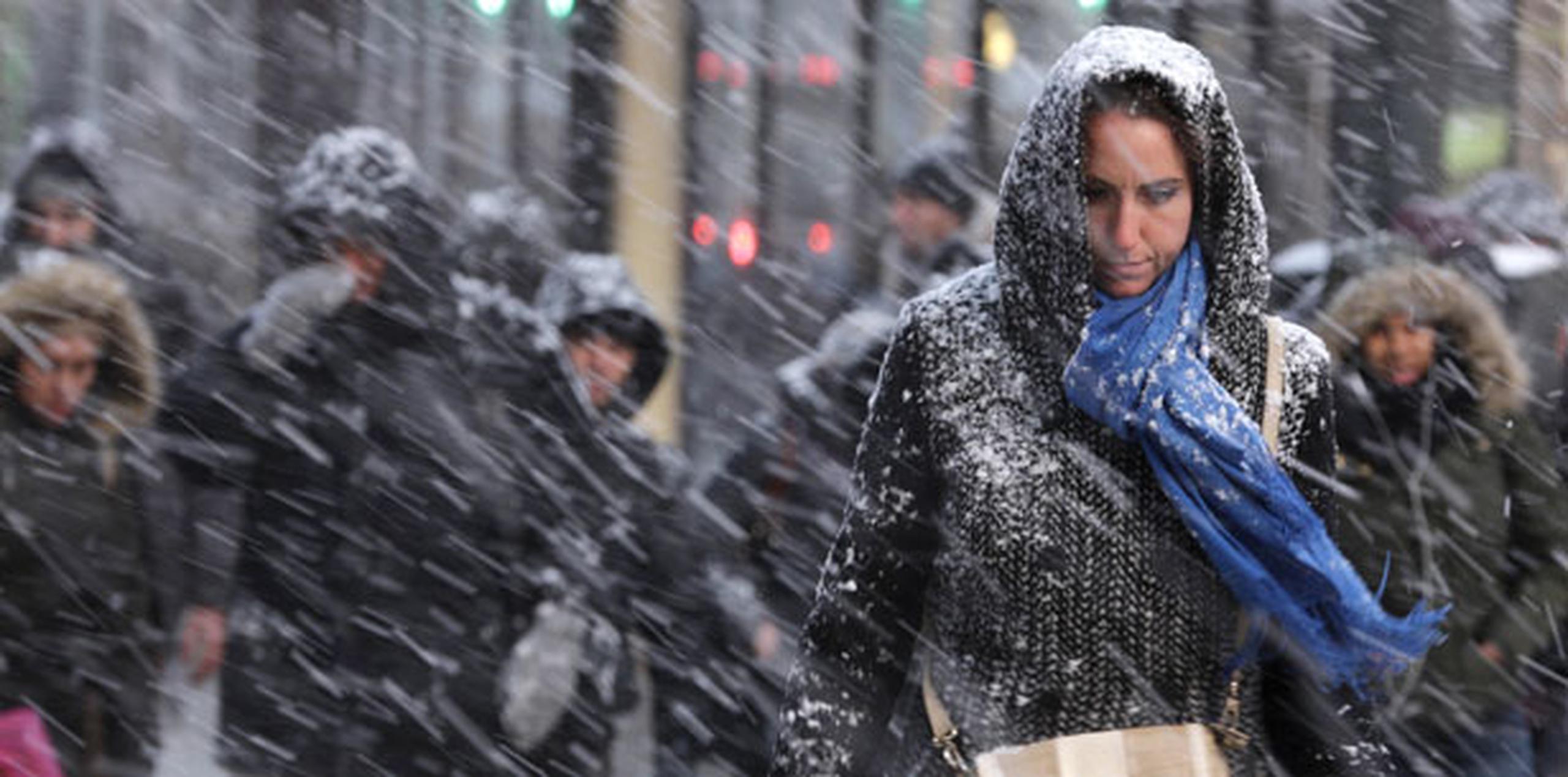 Medios estadounidenses reportan que los pronósticos más pesimistas hablan de la posibilidad de que caigan hasta 90 centímetros de nieve en Nueva York, lo que sería un récord para la ciudad.
 (Prensa Asociada)