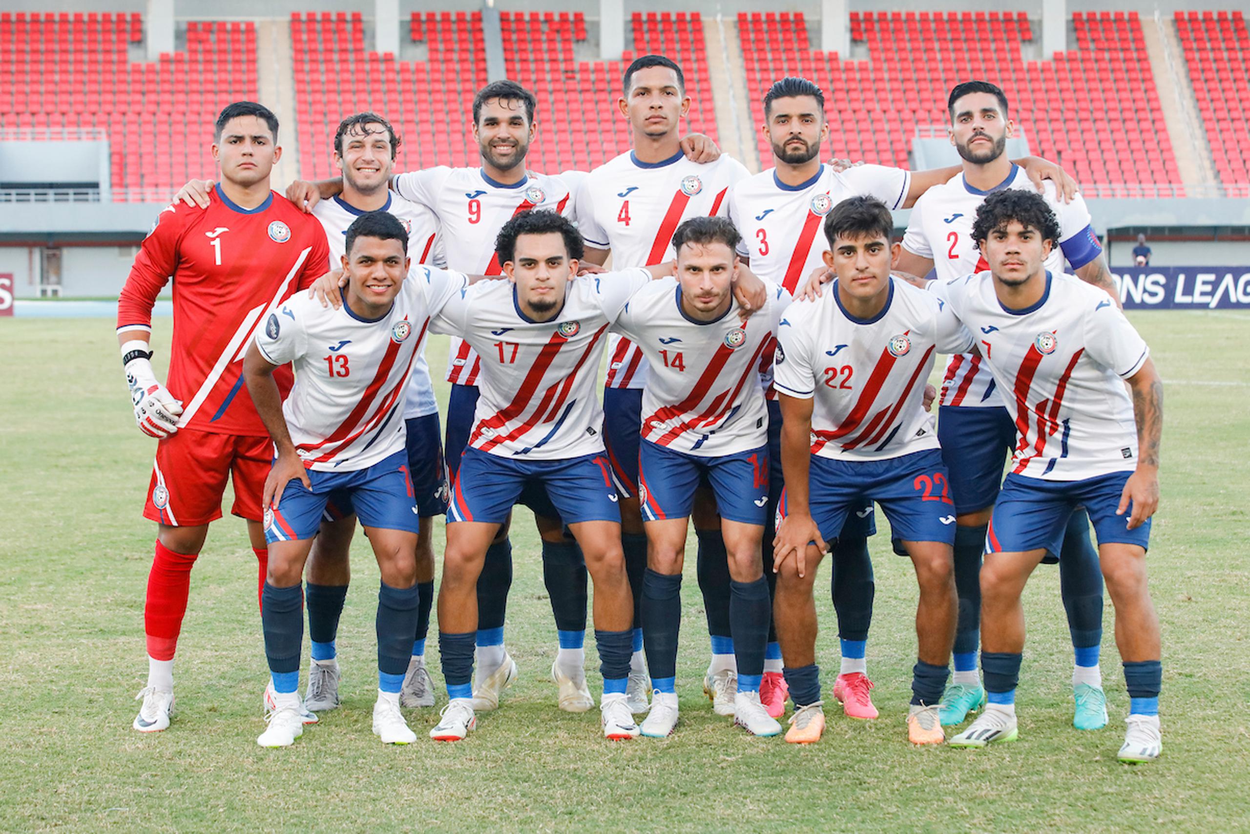 La Selección Nacional de Fútbol masculino posa previo a su partido contra Antigua y Barbuda en la Liga de Naciones de la Concacaf.