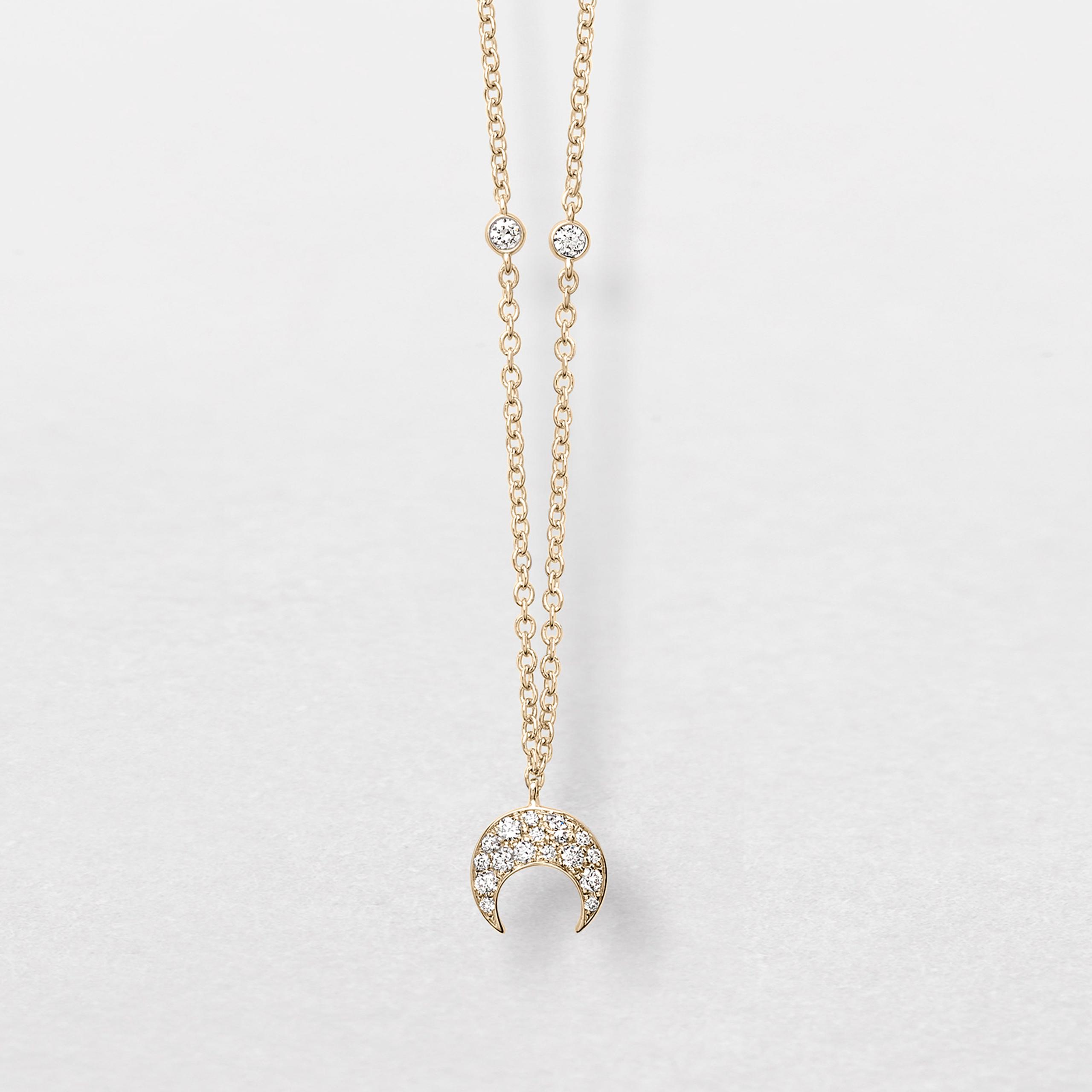 Añade un elemento de distinción a tu look con una espectacular cadena de Letran Jewelers. Visita la tienda en el primer nivel.