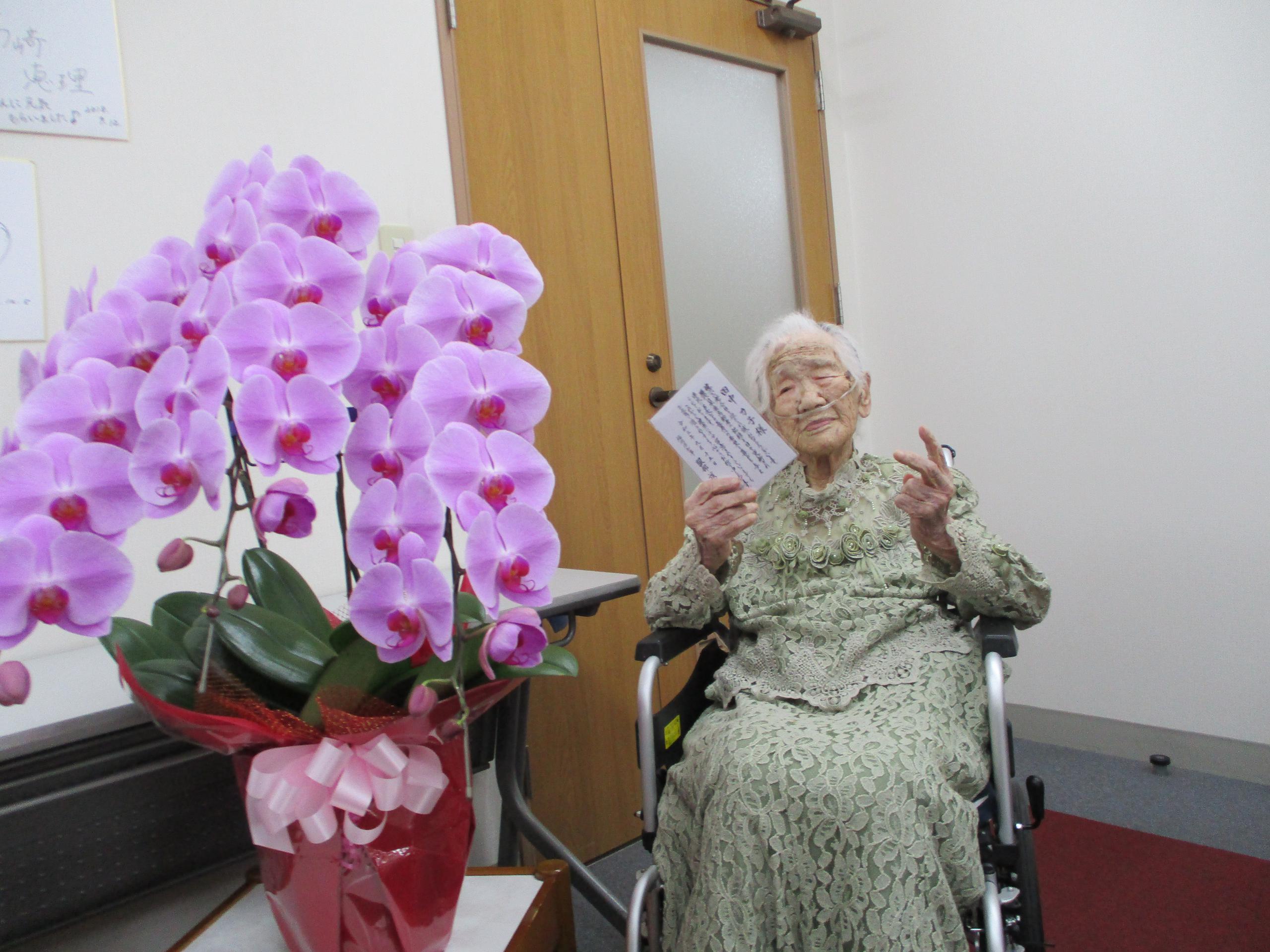 Fotografía cedida por el gobierno de la prefectura de Fukuoka (Japón) de la japonesa Kane Tanaka, la hasta ahora persona más longeva del mundo. EFE/ Gobierno De La Prefectura De Fukuoka

